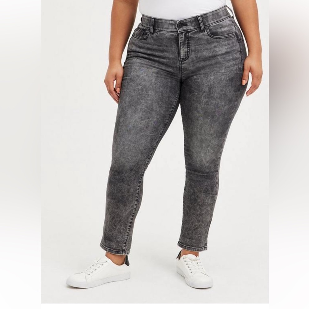 Bombshell Straight Premium Stretch High-Rise Jean 16S